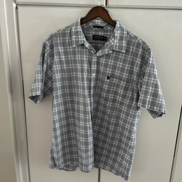 Men’s Short Sleeve Collard Button down shirt - Picture 4 of 5